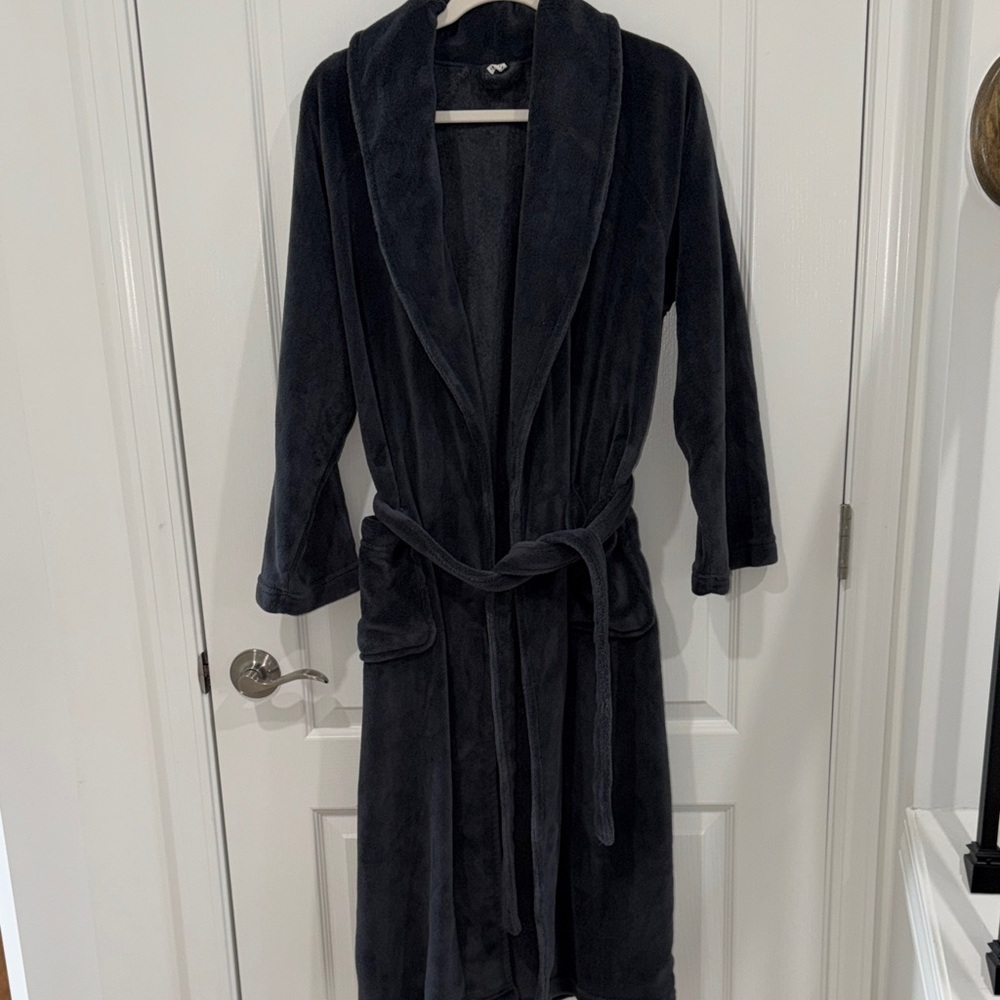 Pottery Barn Terry cloth navy blue/gray woman’s size small bathrobe - Picture 2 of 6